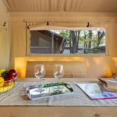 Easyatent Safari Tents Bijela Uvala Kamp *